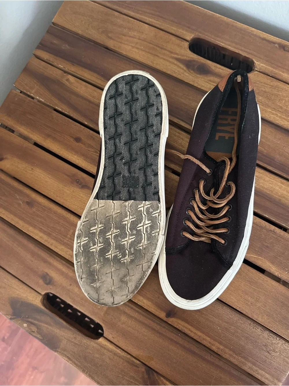 Frye classic low